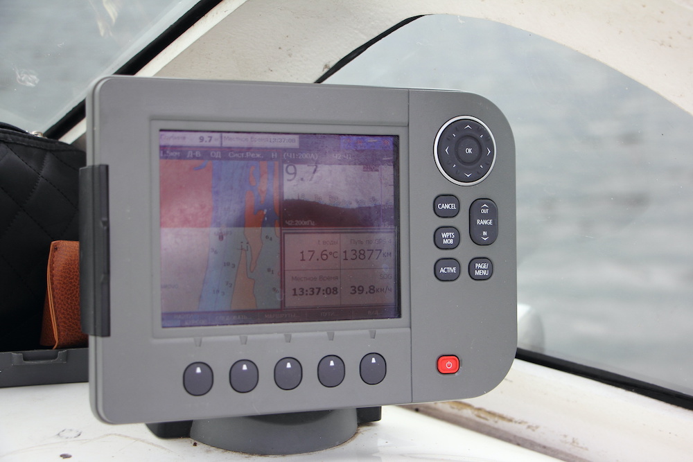 how to read sonar fish finder